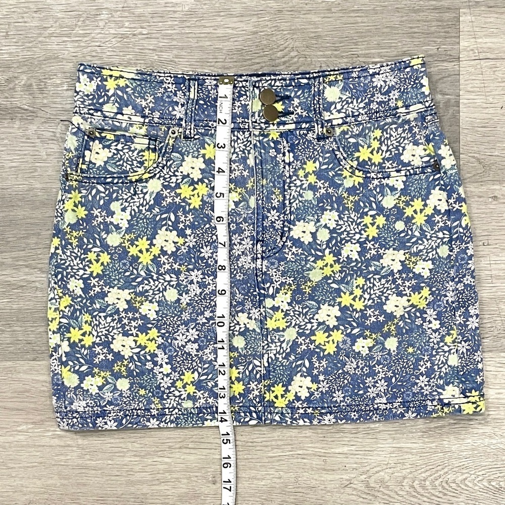 Laura Ashley x Urban Outfitters Floral Denim Mini Skirt 🌼 Retro Y2K Vibe - Picture 6 of 6